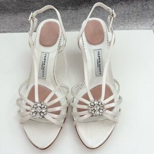 NEW! Filippa Scott Lori Wedding shoe heels 39 8.5 satin ivory crystal